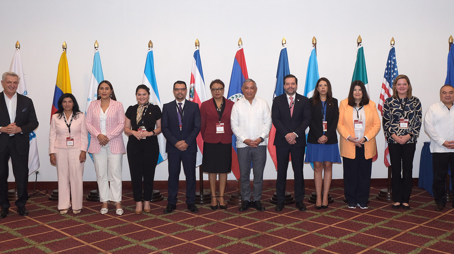 Foto grupal de los participantes.